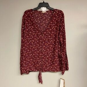 Size 2XL women’s light weight long sleeve blouse. Floral new with tags